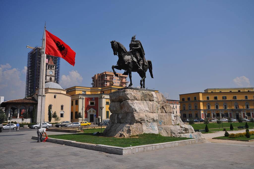 Skanderbeg Statue, Tirana - by Vinie007/Wikimedia