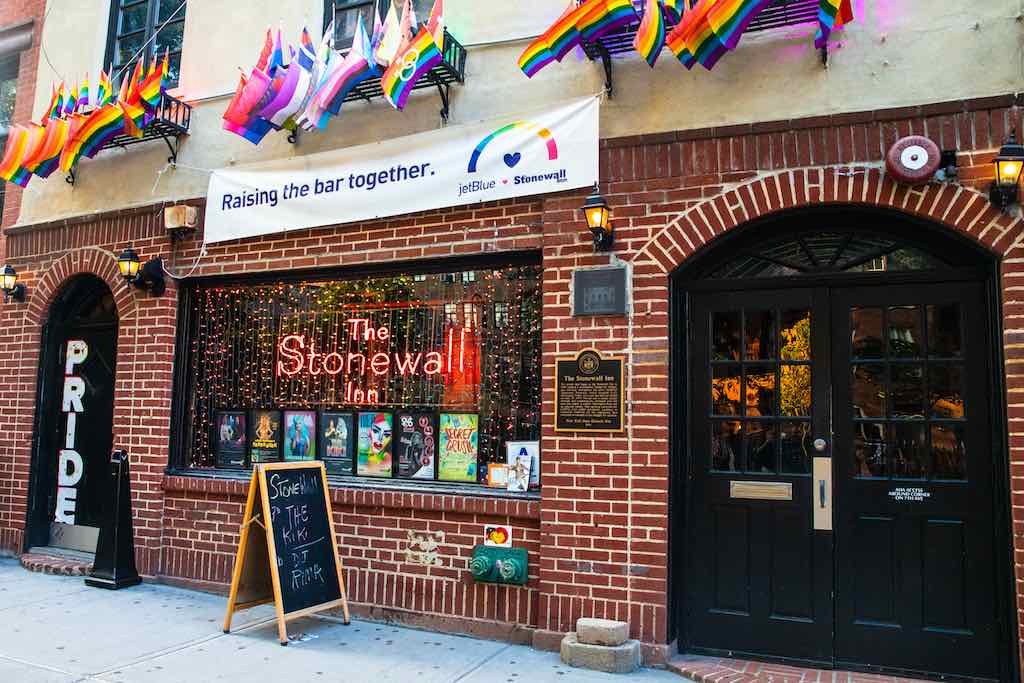 cities with the most gay bar