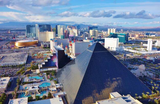 Luxor Pyramid, Las Vegas, USA - by EQRoy / Shutterstock.com