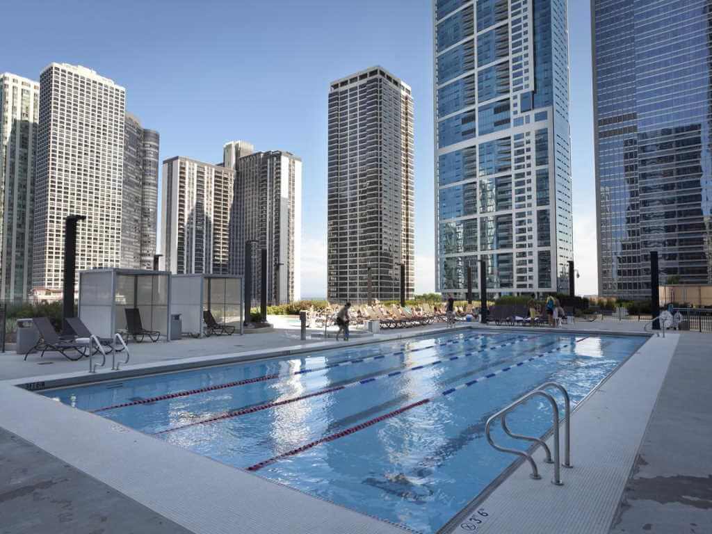 Top 11 Hotels With A Rooftop Pool In Chicago 2024 WOW Travel   Radisson Blu Aqua Hotel Chicago 