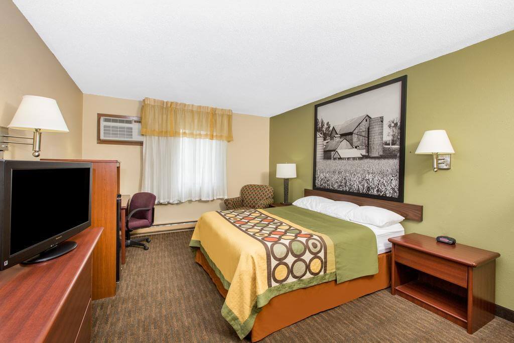 Super 8 by Wyndham, Fairmont, Minnesota - by Booking
