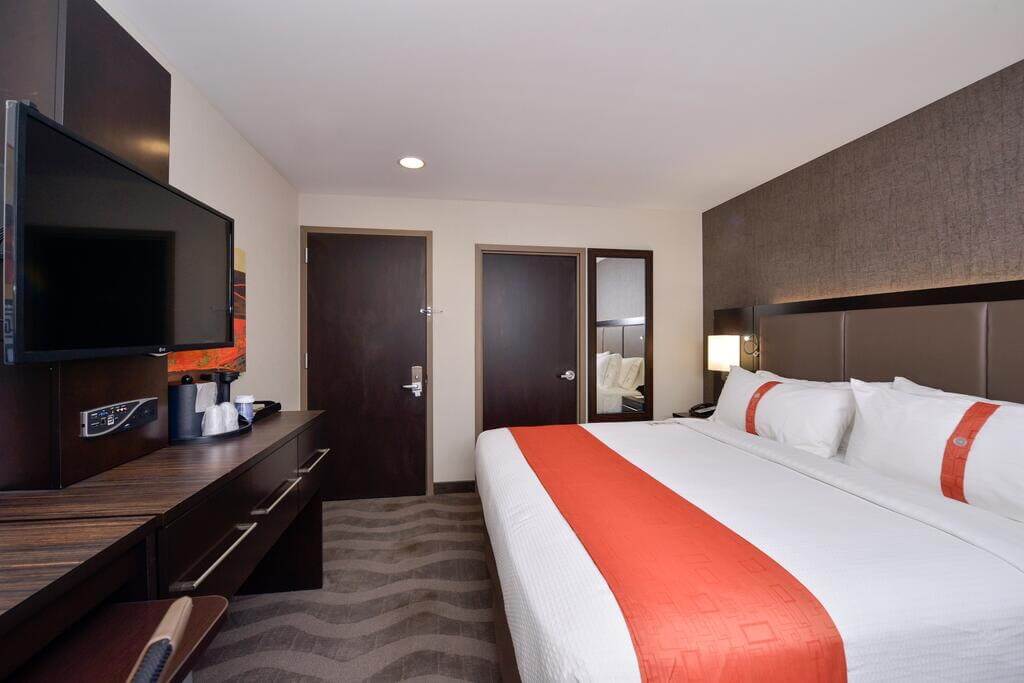Holiday Inn New York-JFK Airport Area - by Booking