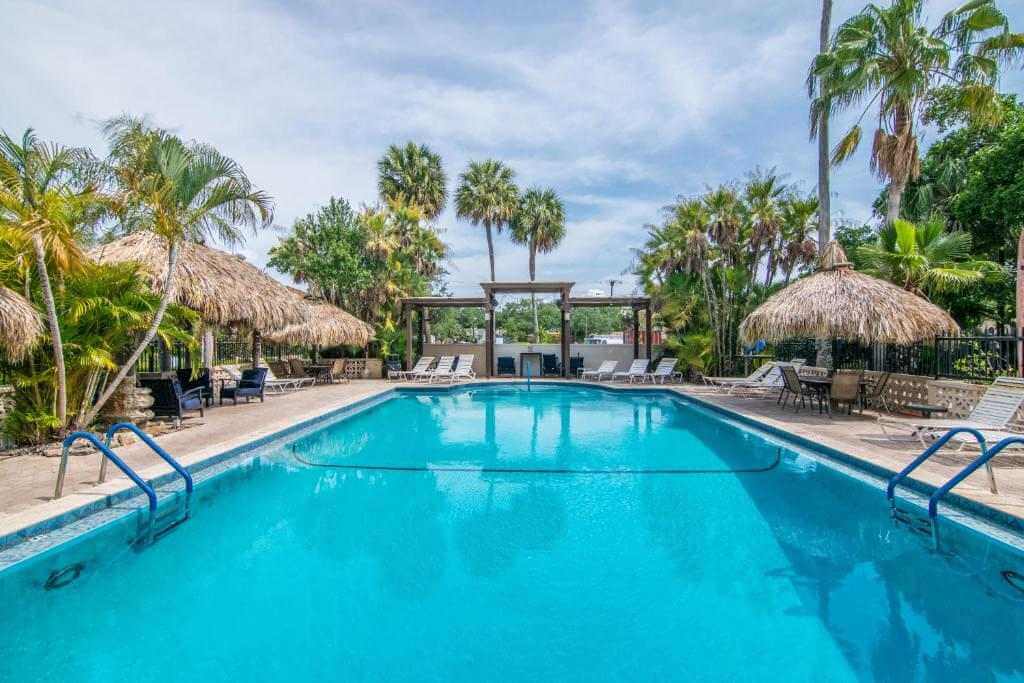Tahitian Inn Boutique Hotel Tampa - by Booking