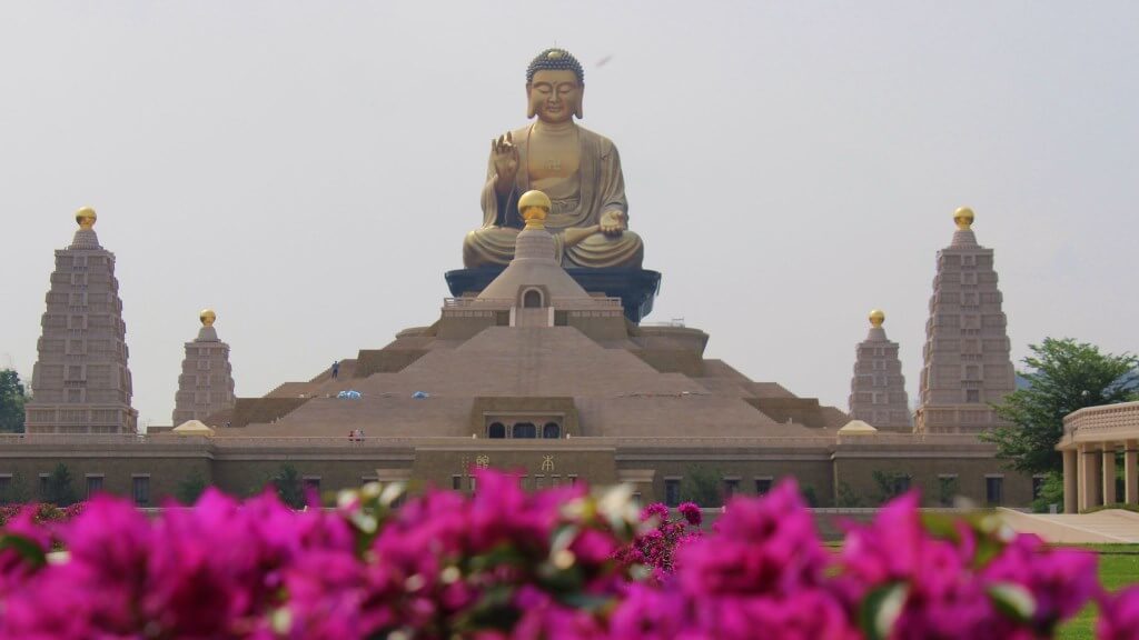 Fo Guang Shan Buddha, Kaohsiung, Taiwan - by Dr. Thomas Liptak, Flickr.com