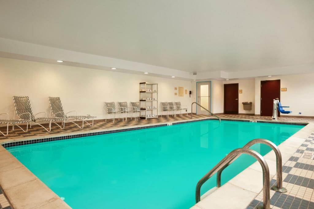 ludington mi hotels with indoor pools