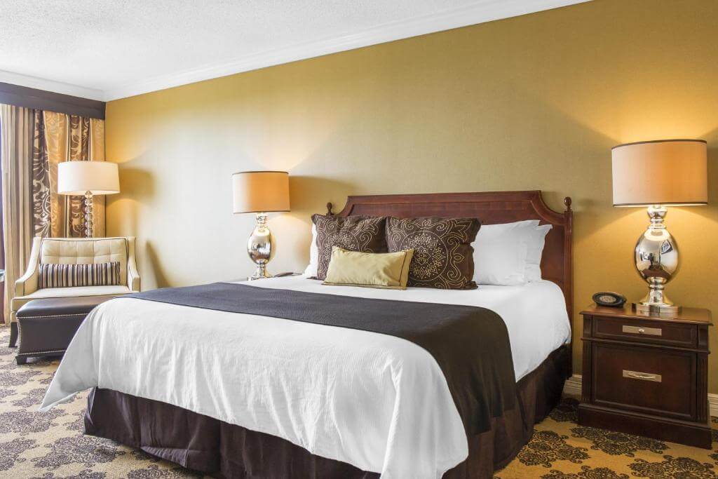 Omni Houston Hotel by Booking