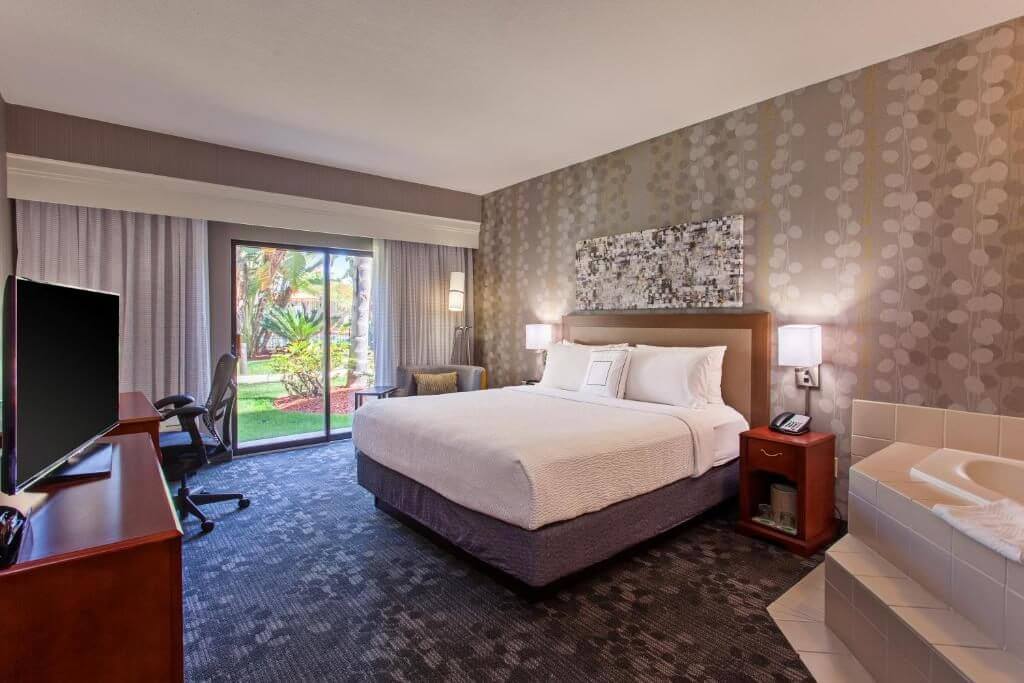 Courtyard San Diego Central - by Booking