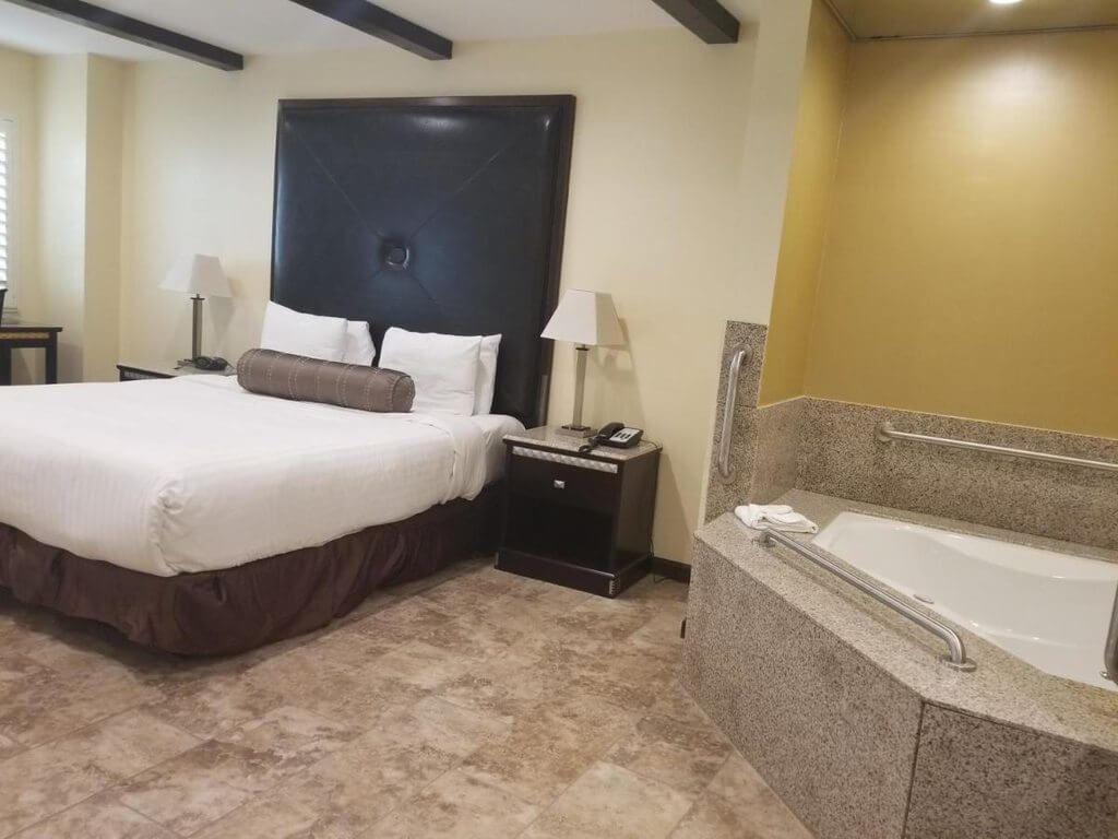 Jacuzzi Suites In Monroe La