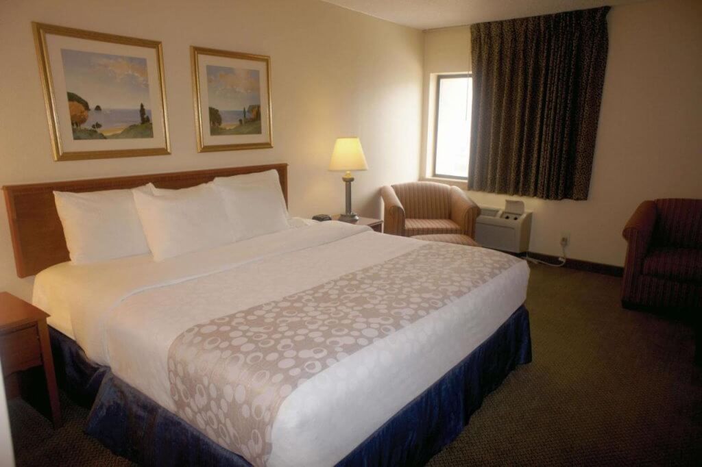 La Quinta Inn by Wyndham Indianapolis Airport Executive Dr by Booking
