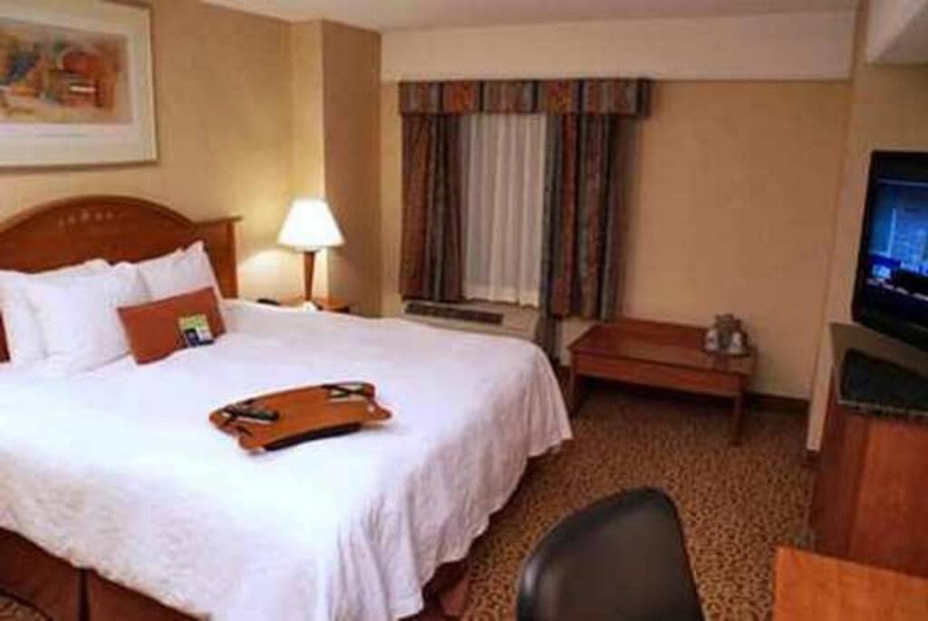 Hampton Inn & Suites Columbus-Downtown by Booking