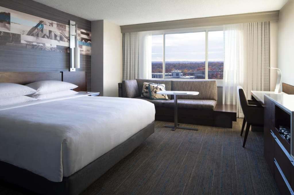 Kansas City Marriott Country Club Plaza by Booking