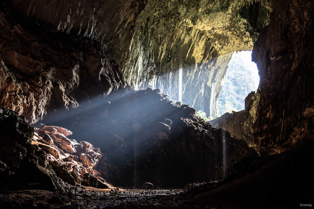 Mulu Caves, Borneo - by Eric Lanning, Flickr