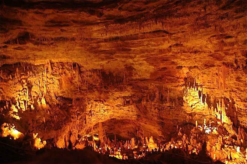 Natural Bridge Caverns, Texas - by George Coller, Flickr.com
