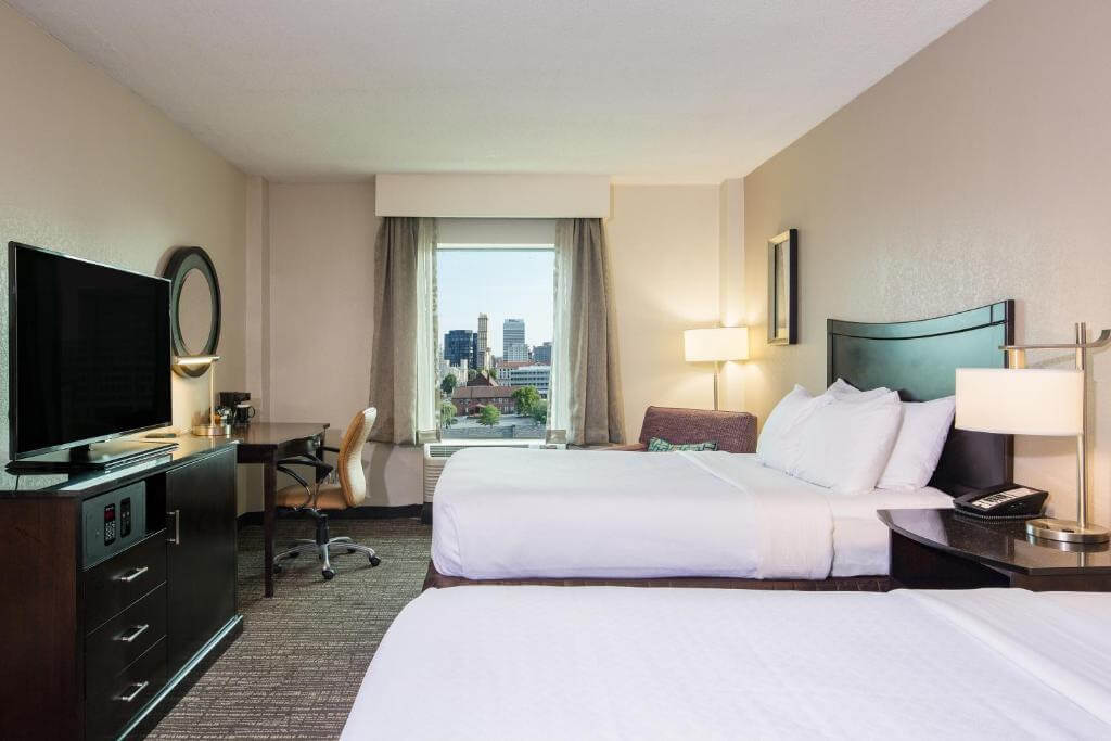 Crowne Plaza Memphis Downtown - by Booking
