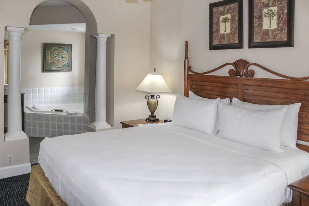 Well-appointed room in Grande Villa Resort by Diamond Resorts - by Expedia