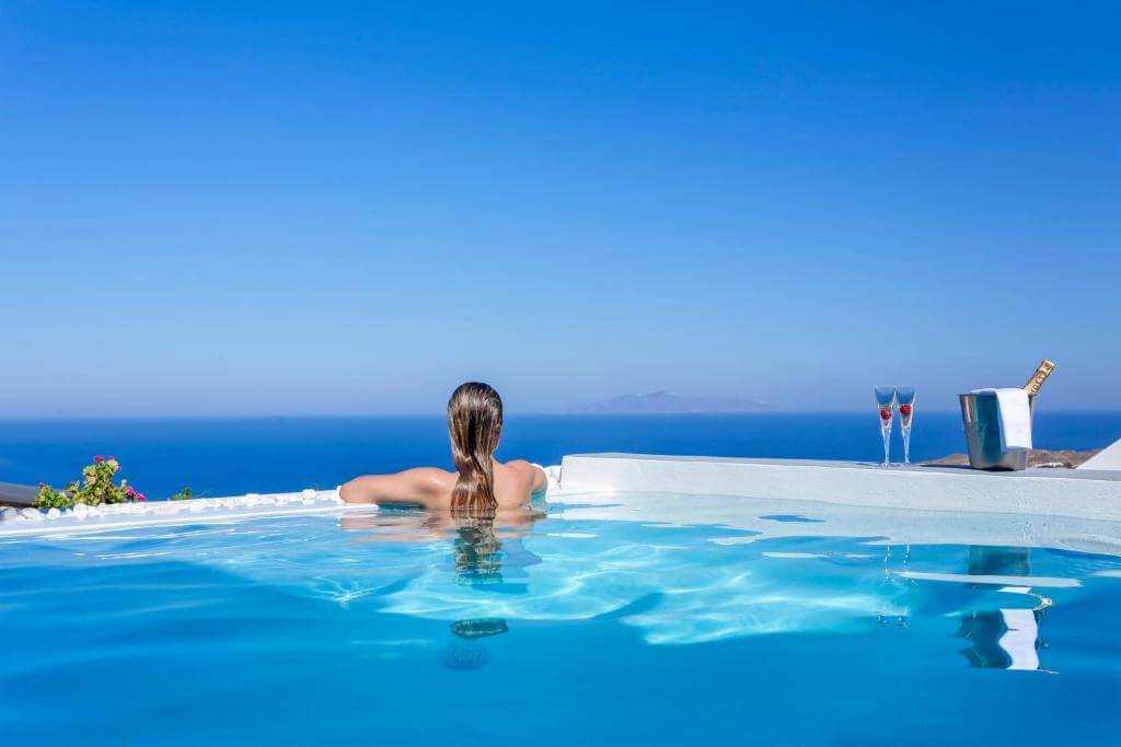 Suite with private pool and sea view, Amber Light Villa Santorini - by Booking