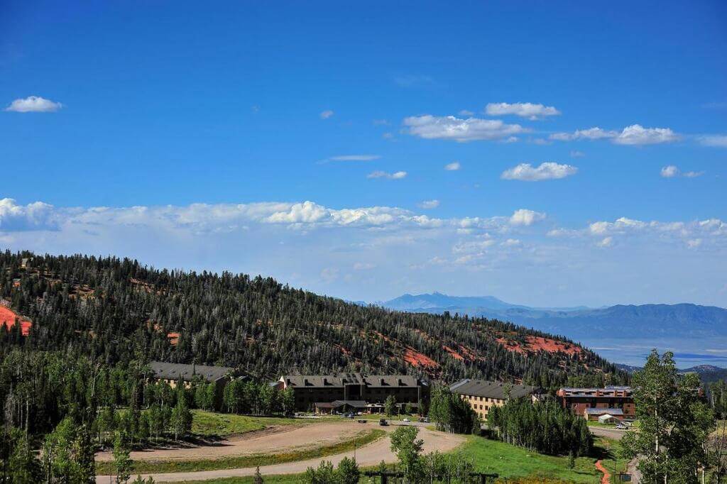 Cedar Breaks Lodge, Brian Head, Utah - by Booking