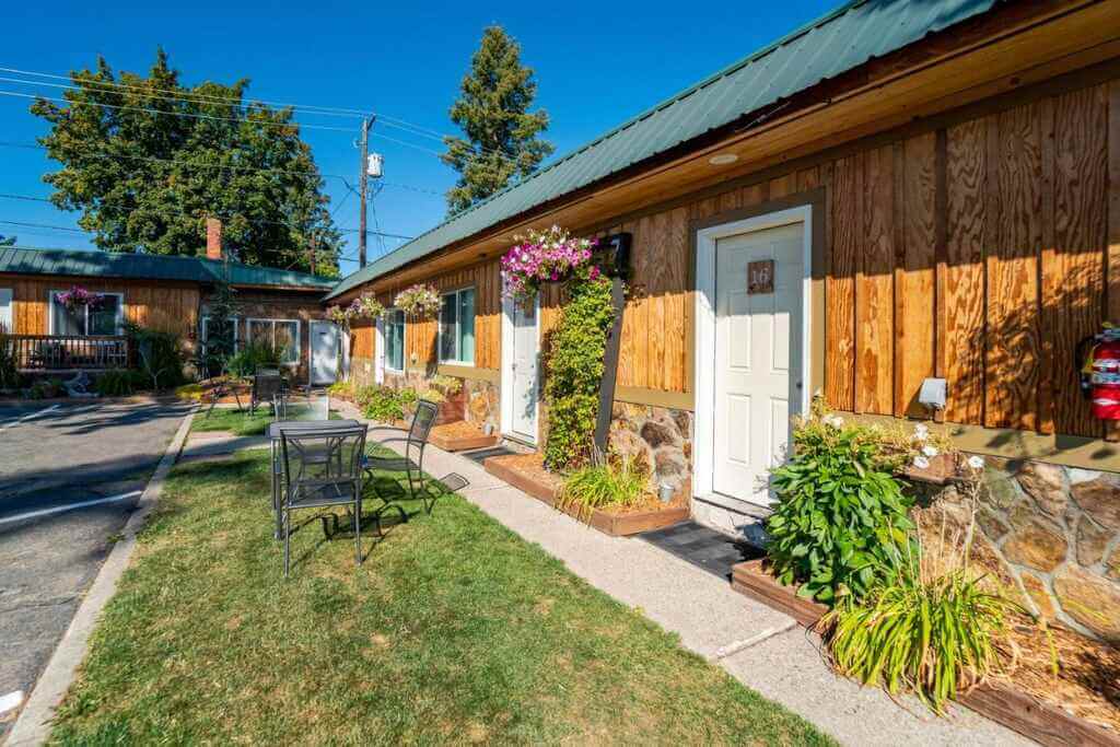 Evergreen Motel, Libby, Montana - by Booking