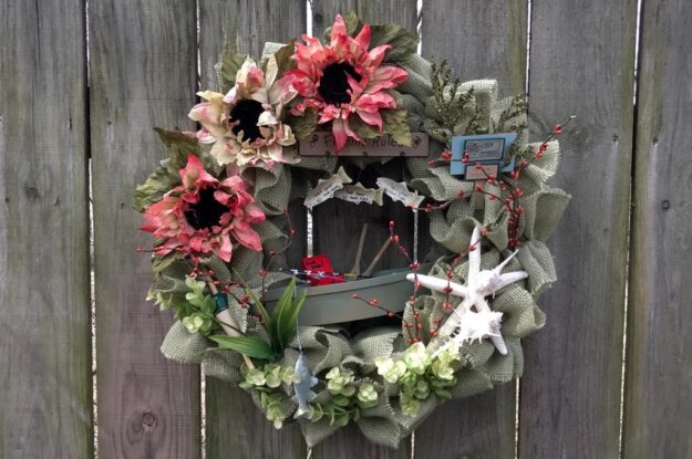 Top Travel-Themed Burlap Wreaths on Etsy