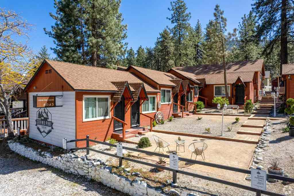 Grand Pine Cabins, Wrightwood, Mountain High Resort - by Booking