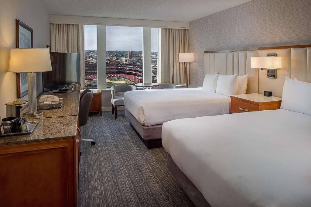 Hilton St. Louis at the Ballpark - by Booking