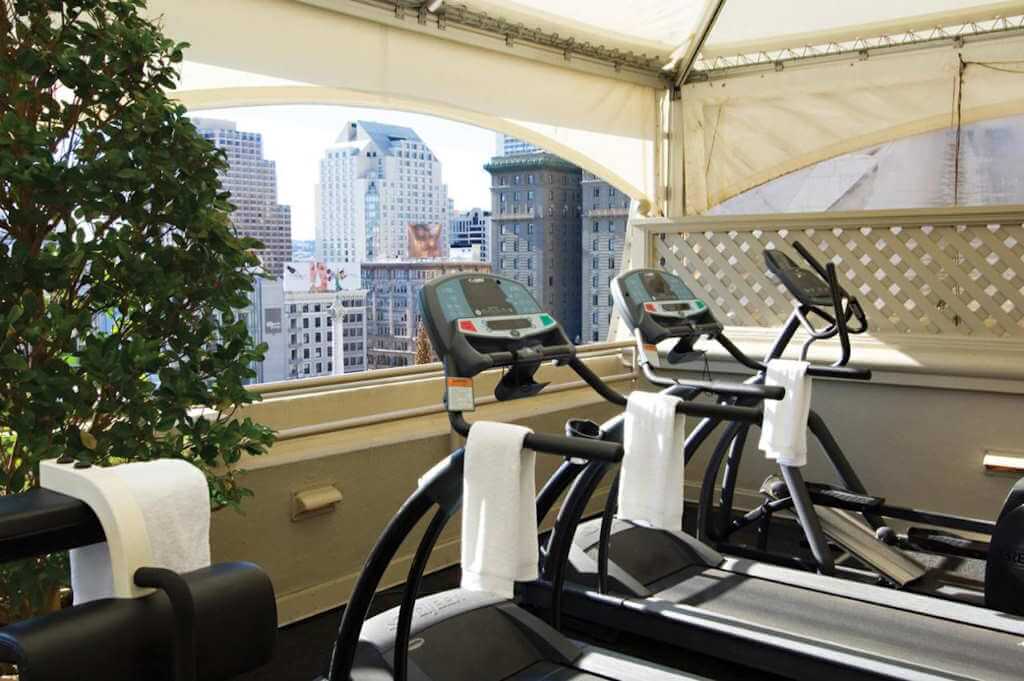 The fitness center - by Booking