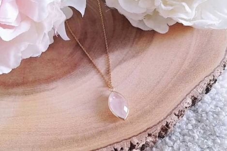 6 Best Etsy Crystal Necklaces for Travel