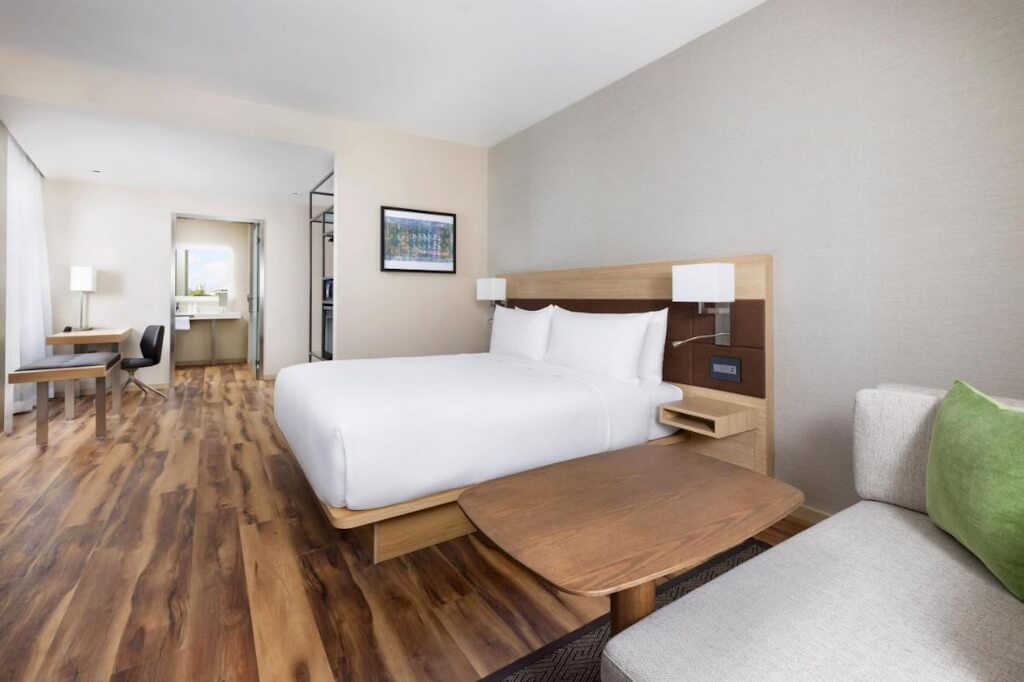 The room at AC Hotel by Marriott Honolulu - by Booking