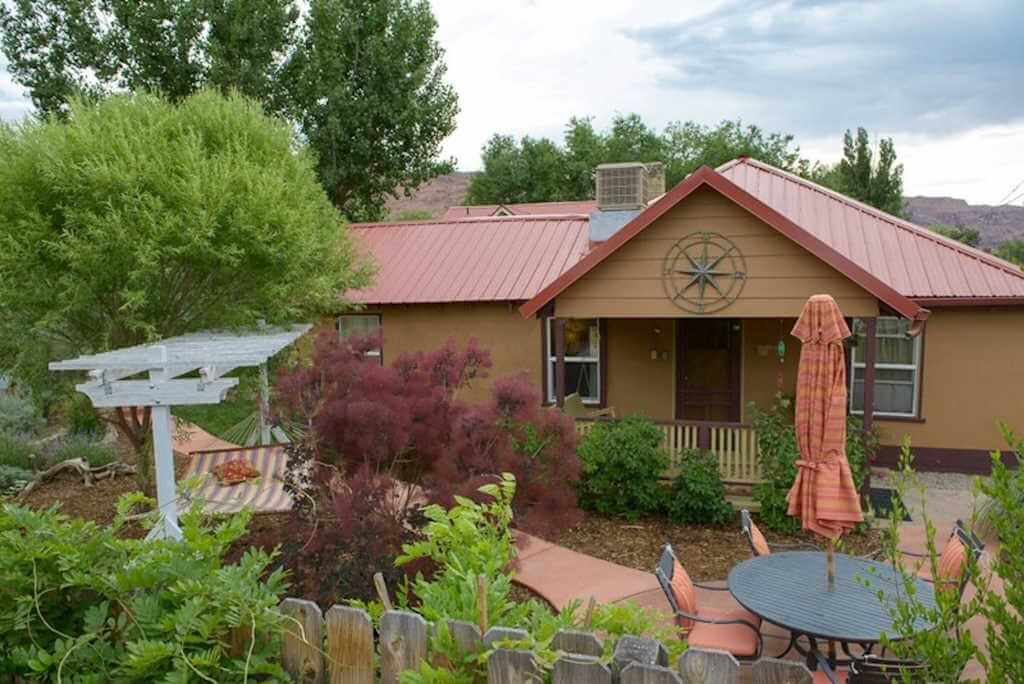 Moosewood Cottage - by Vrbo