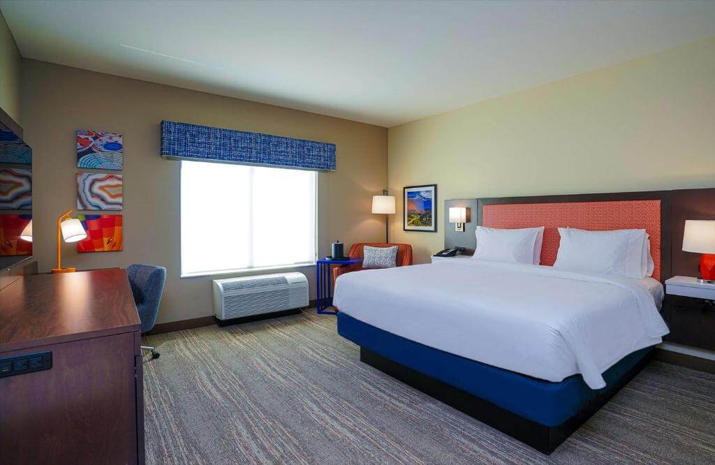 Hampton Inn Colorado Springs I-25 Central - by Booking