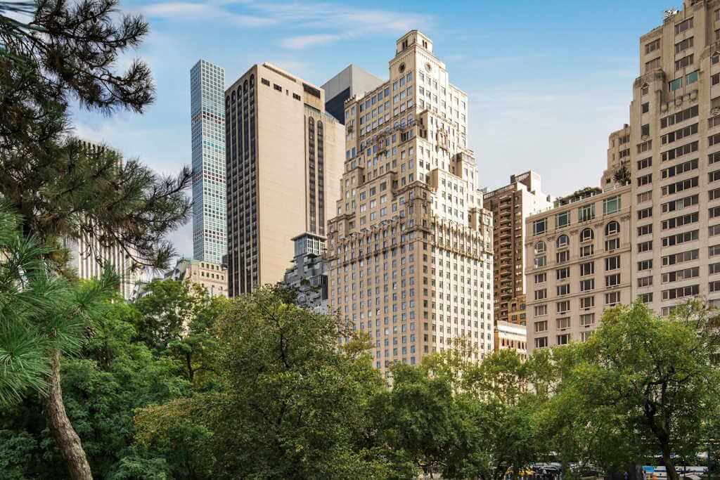 The hotel's majestic building from outside - by Expedia