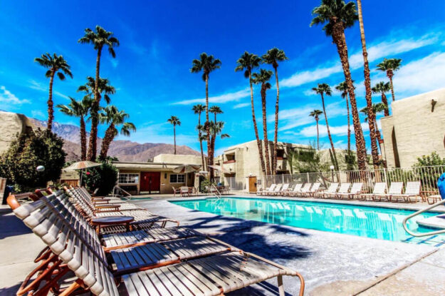 Desert Vacation Villas in Palm Springs: Oasis Awaits