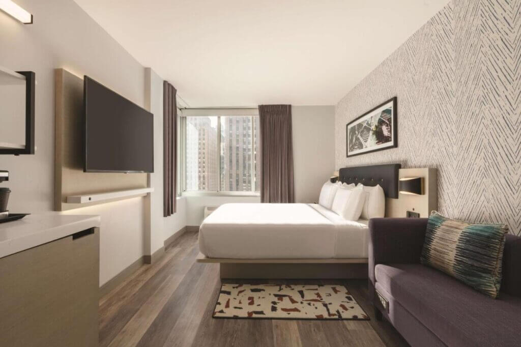 DoubleTree by Hilton New York Midtown Fifth Ave - by Booking