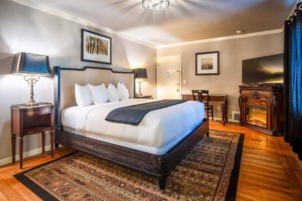 Inn at Parkside - by Booking