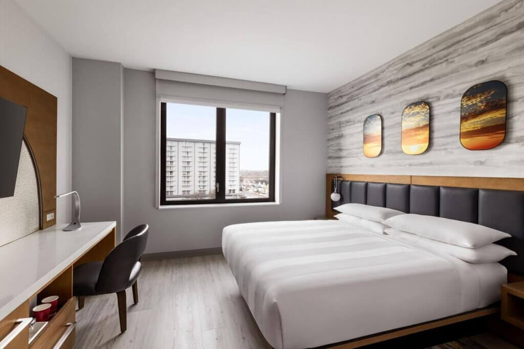 Marriott New York JFK Airport - by Booking
