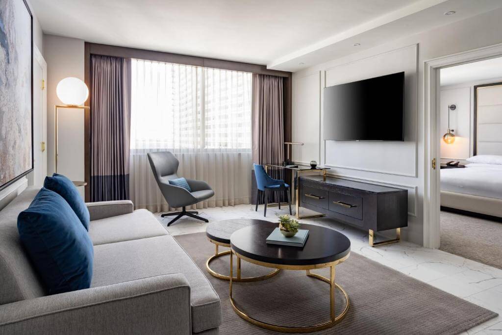 Relax in the living area - by Booking