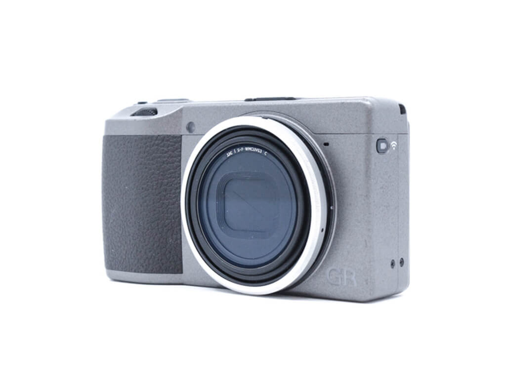 Ricoh GR III - by MPB