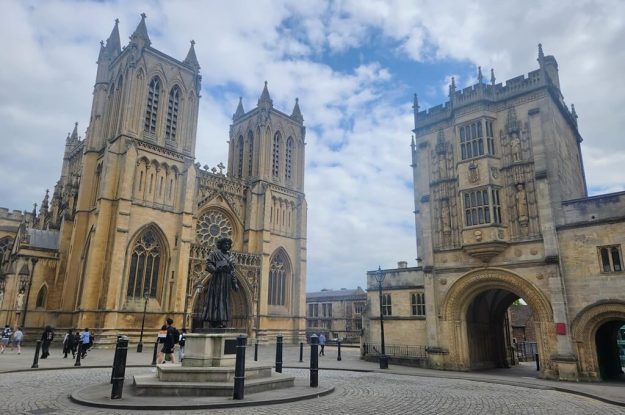 Traveler's Guide - Banksy in Bristol