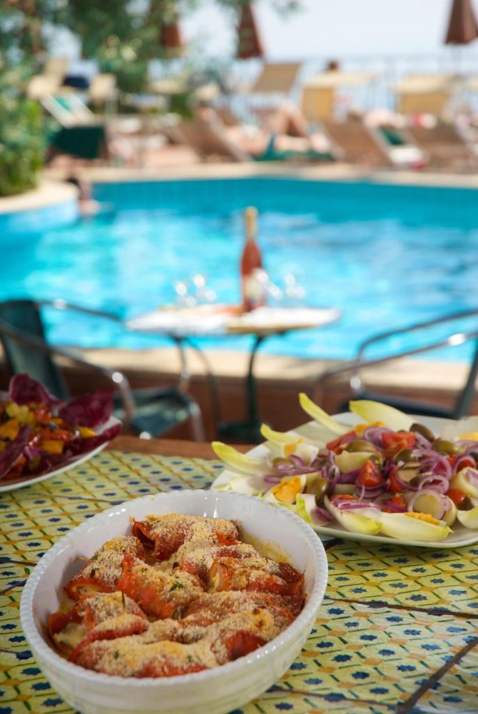 Dine by the pool - by Expedia