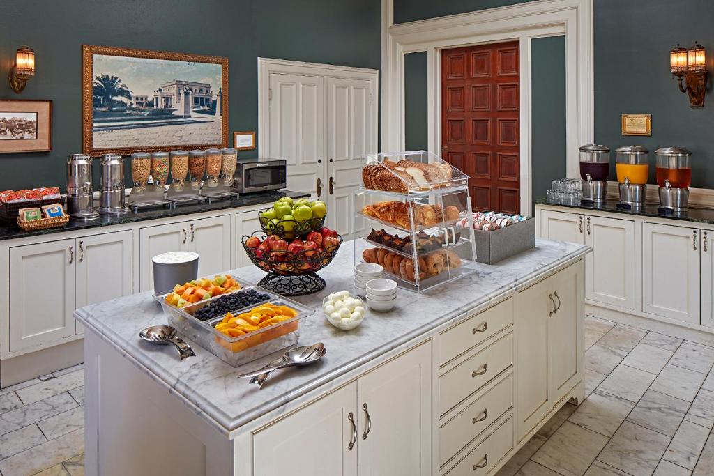 Glorietta Bay Inn, San Diego - by Booking