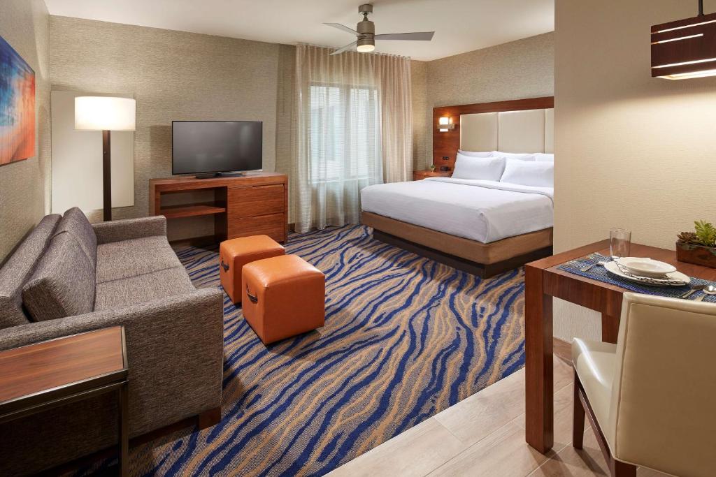 Homewood Suites by Hilton San Diego Mission Valley Zoo- by Booking