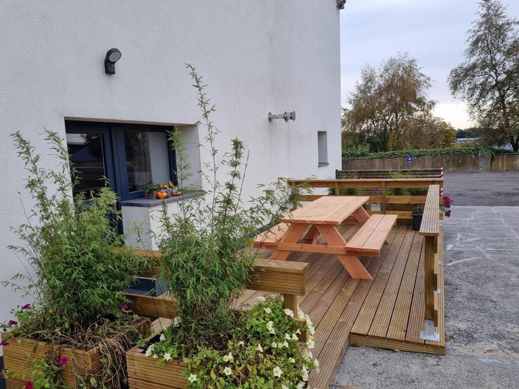 La Mésange - by Booking