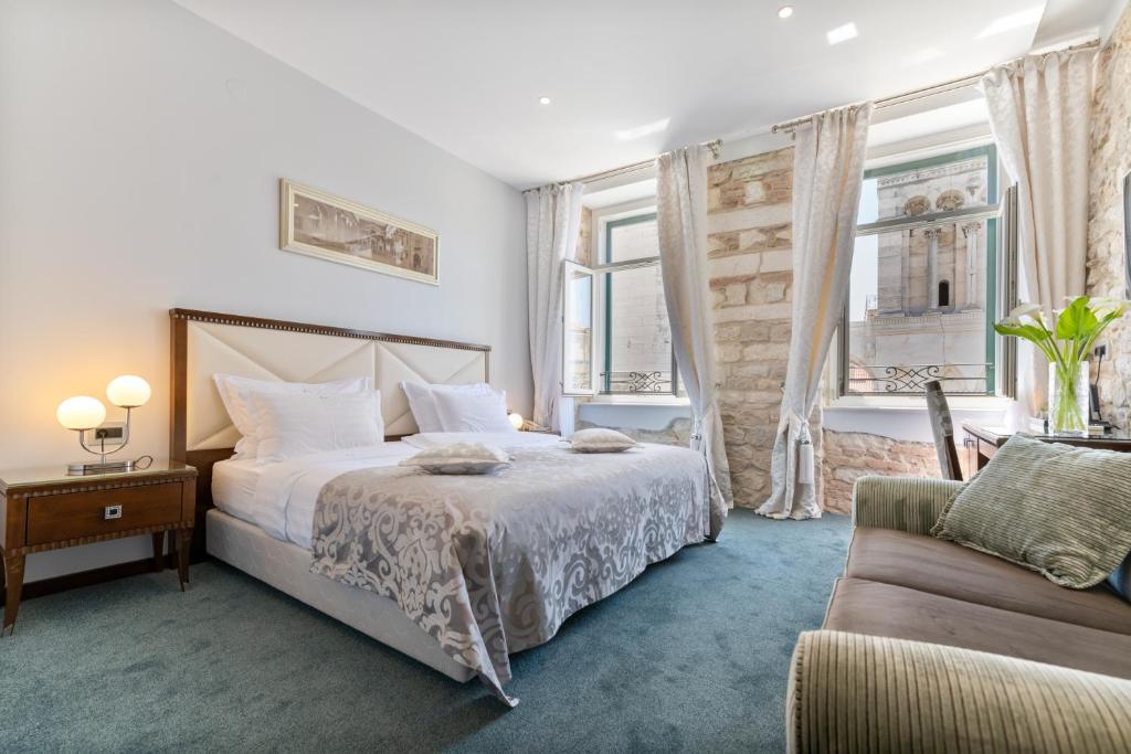 Heritage Hotel Antique Split - by Booking