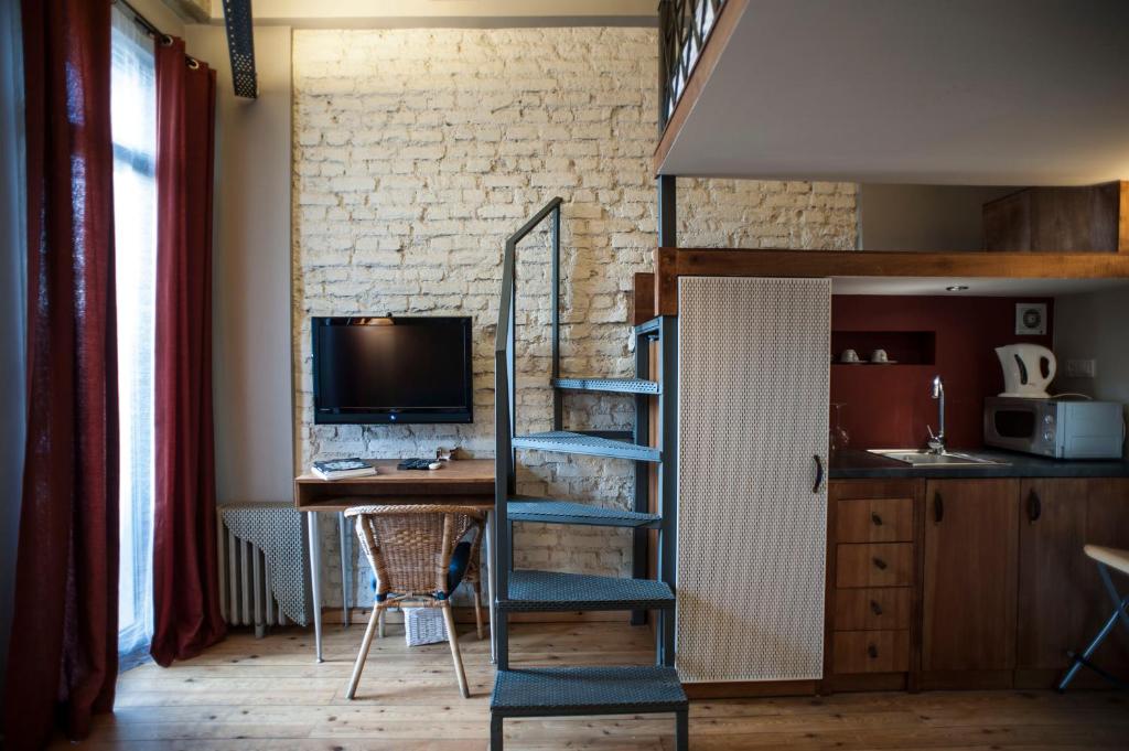 Peradays - by Booking