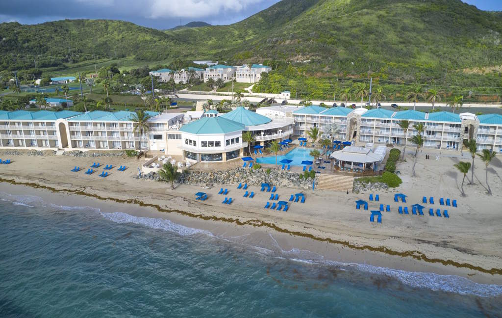 The beachfront resort - by Expedia