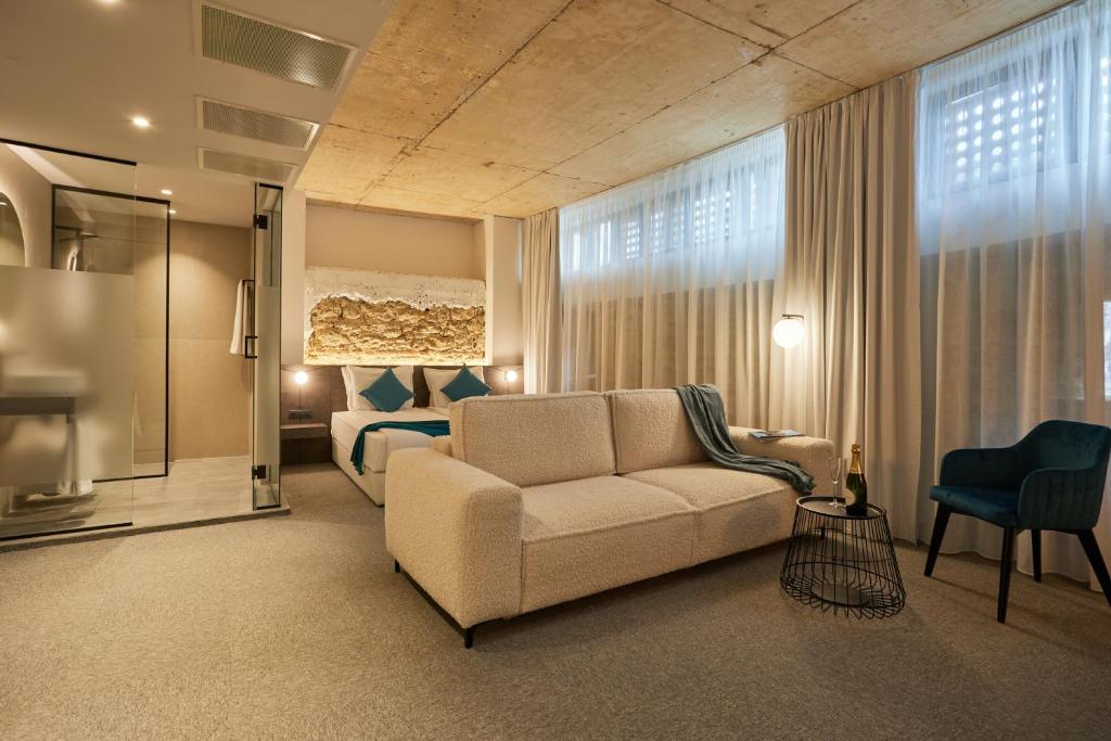 Bizarre Boutique Hotel - by Booking