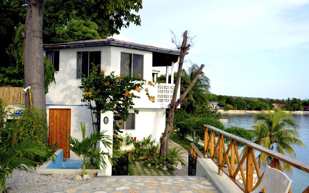 Ouanga Bay Beach Hotel - by Expedia